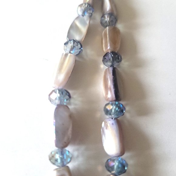 Lovely Abalone Shell and Crystal Bead 28" Necklace.  Iridescence. - Picture 5 of 14